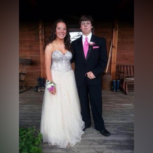 Tiffany Champagne Prom Gown Size 10 (Would fit 8) - Picture 8 of 9